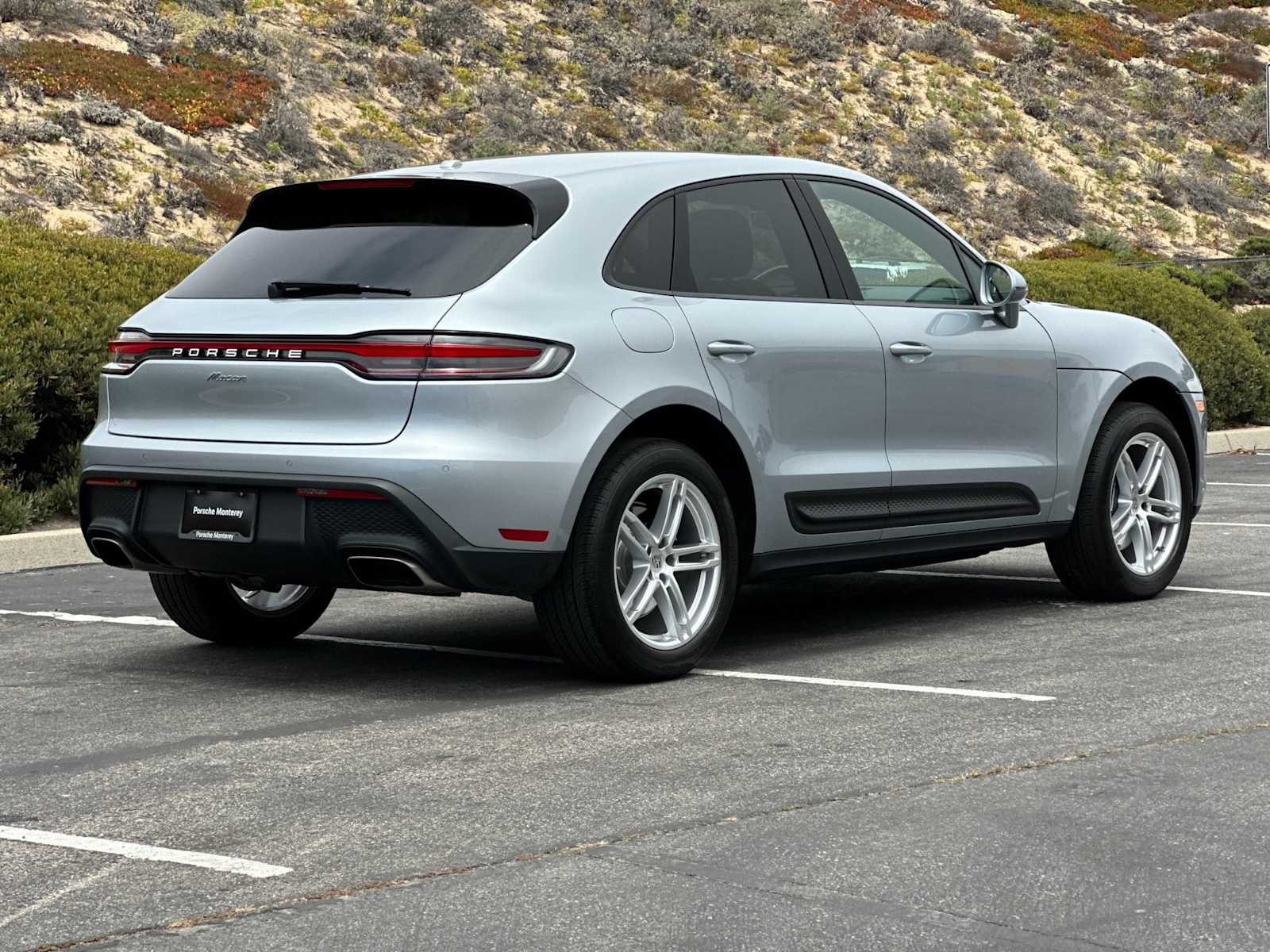 Thumbnail: 2025 Porsche Macan - 7