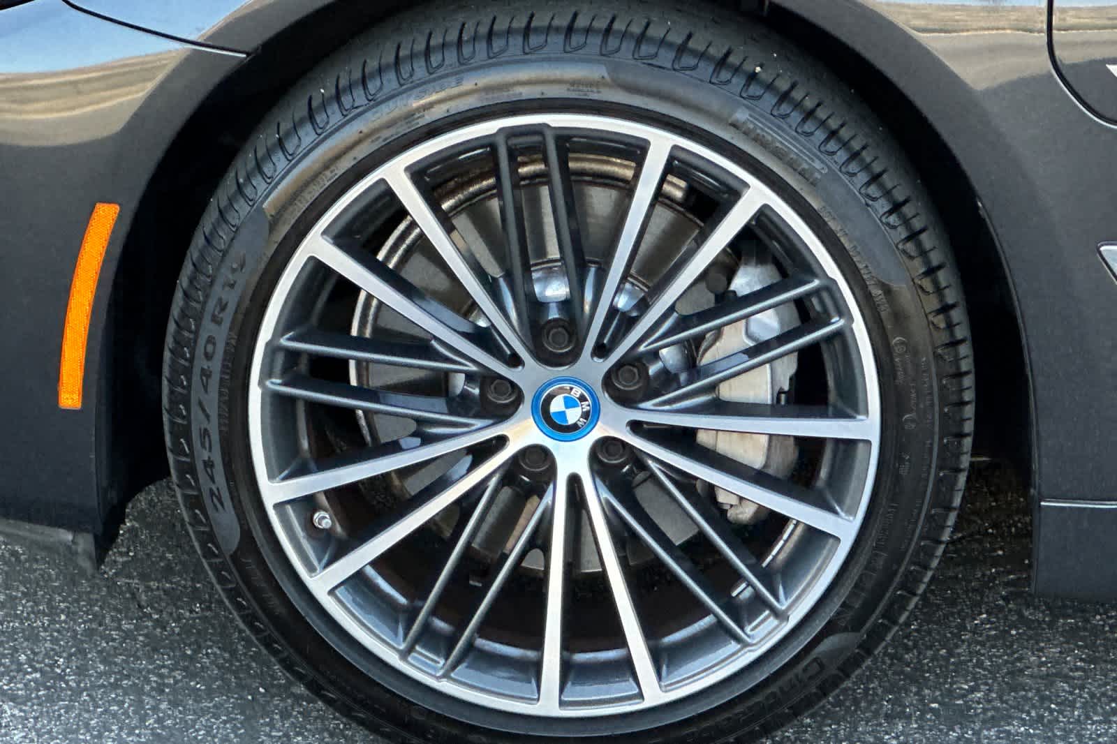 Thumbnail: 2022 BMW 5 Series - 32