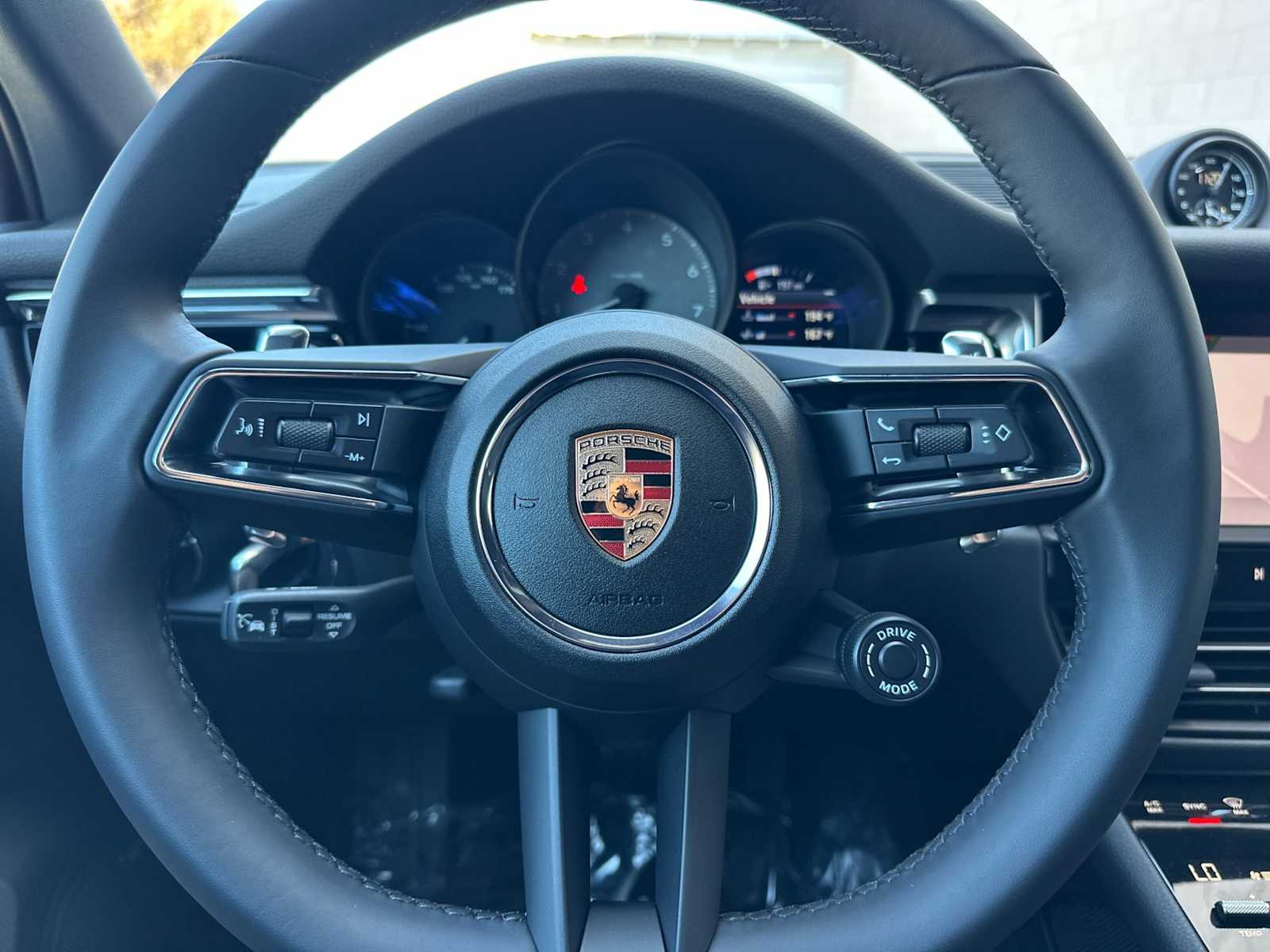Thumbnail: 2025 Porsche Macan - 23