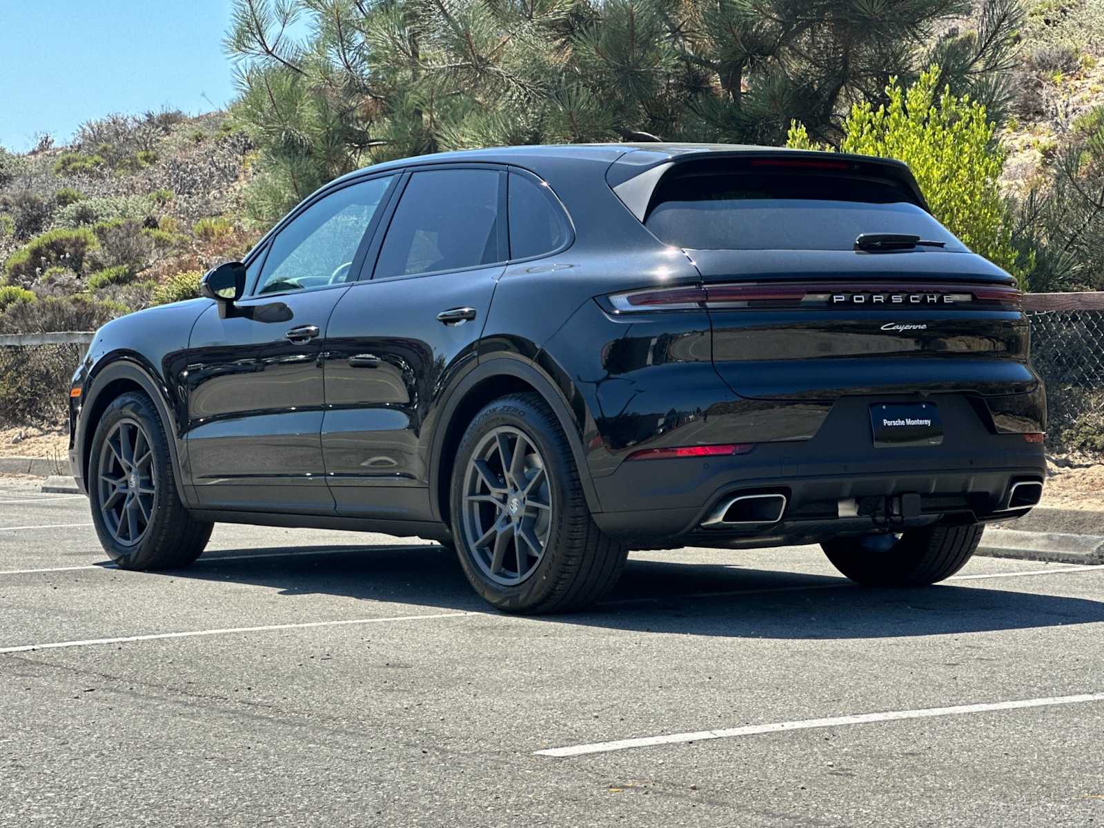 2025 Porsche Cayenne photo 2