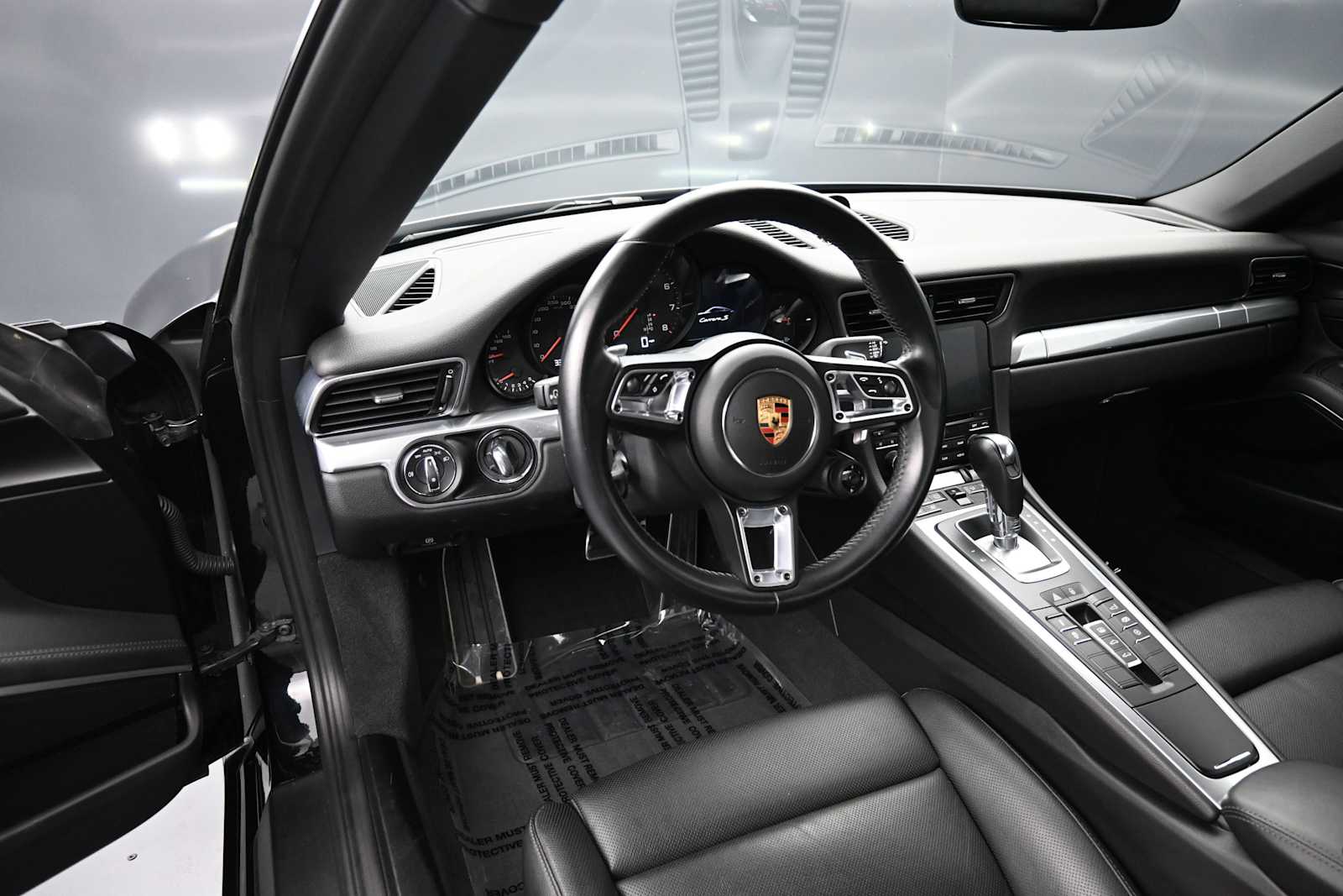 Thumbnail: 2018 Porsche 911 - 4