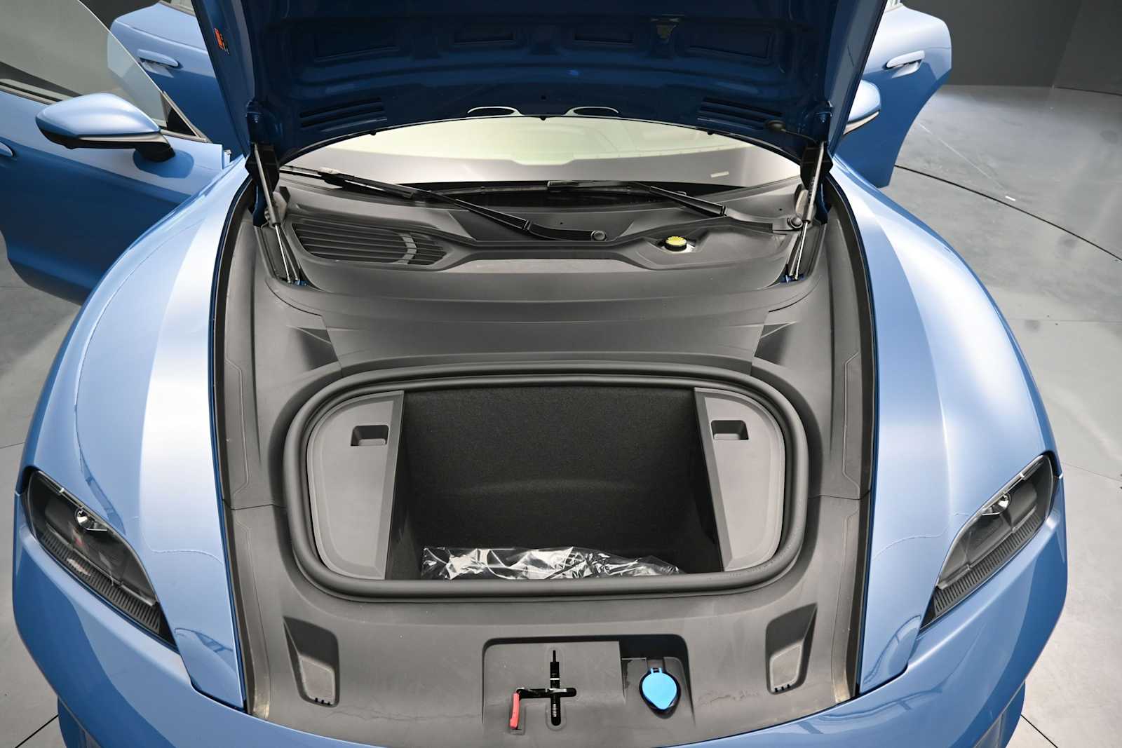 Thumbnail: 2026 Porsche Taycan - 24