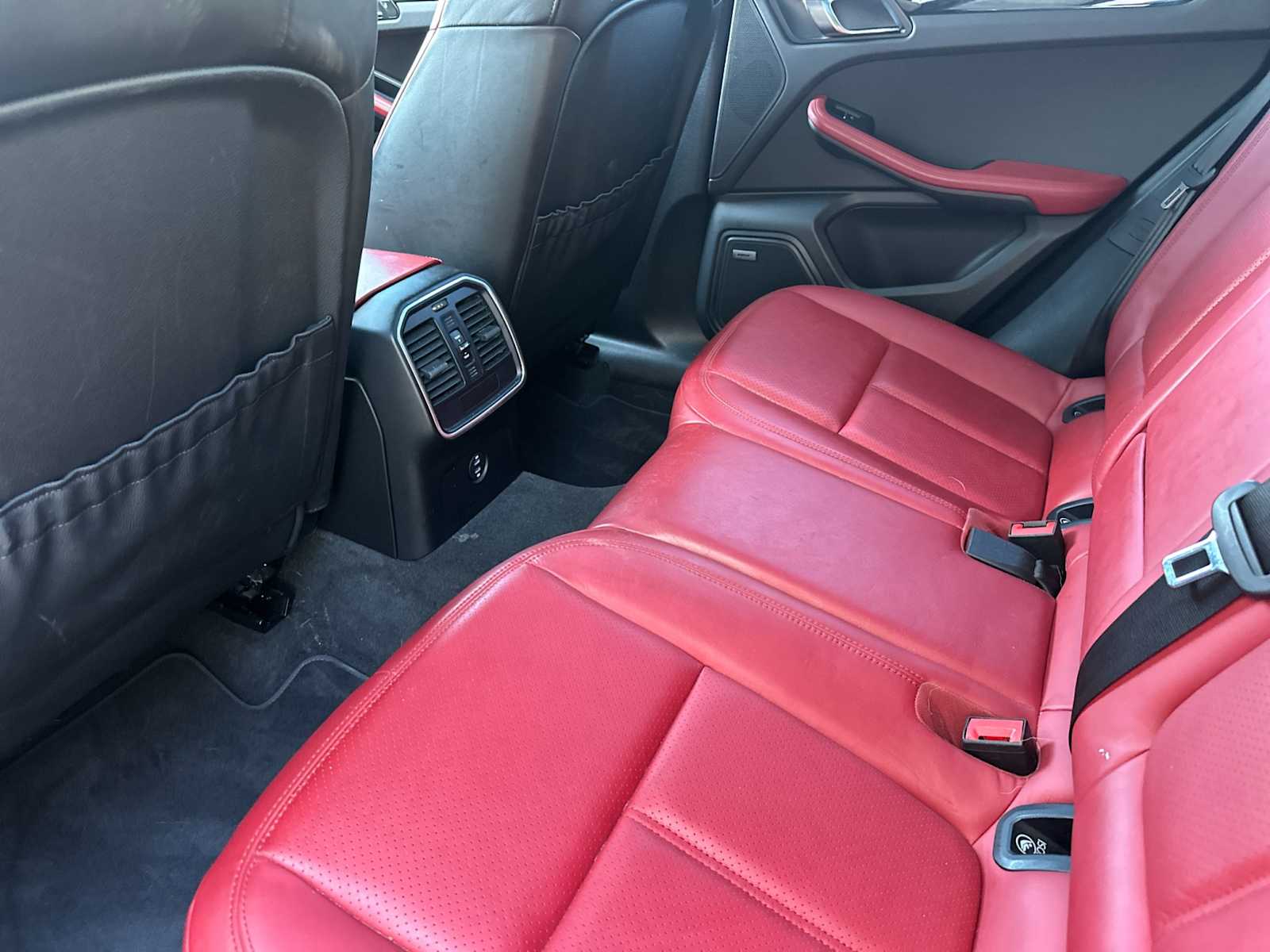 Thumbnail: 2021 Porsche Macan - 14