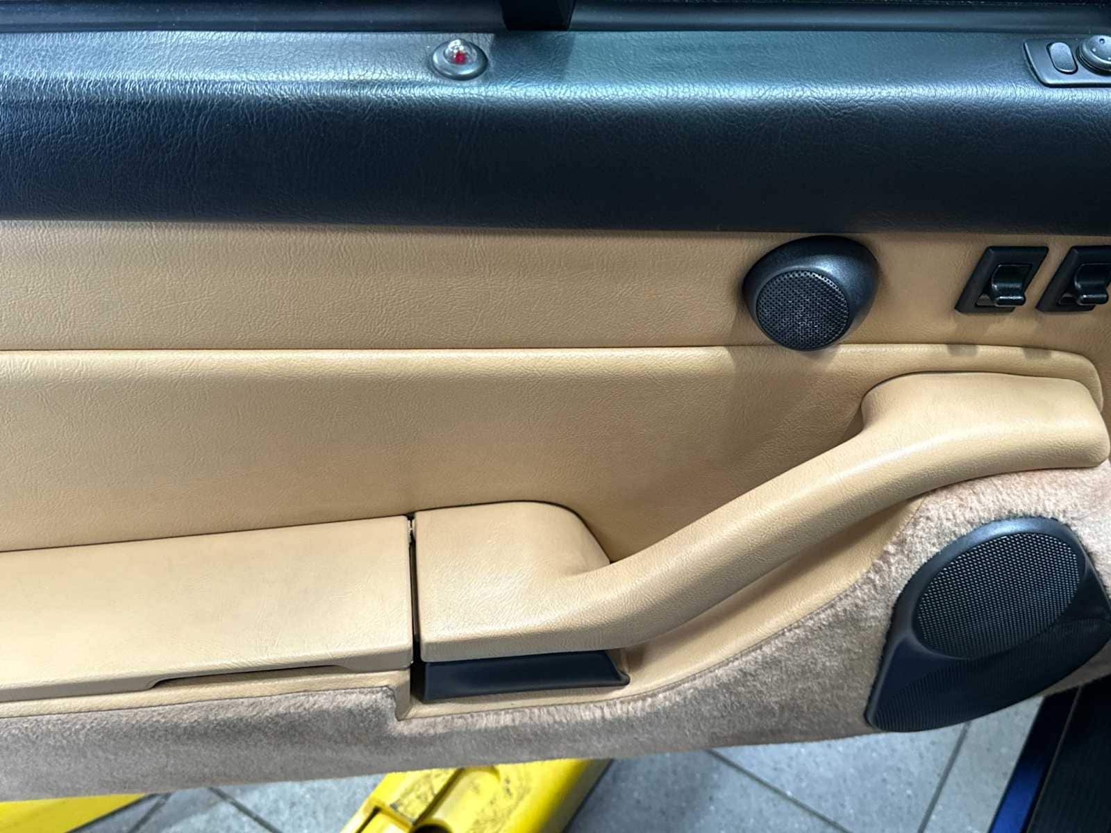 Thumbnail: 1997 Porsche 911 - 13