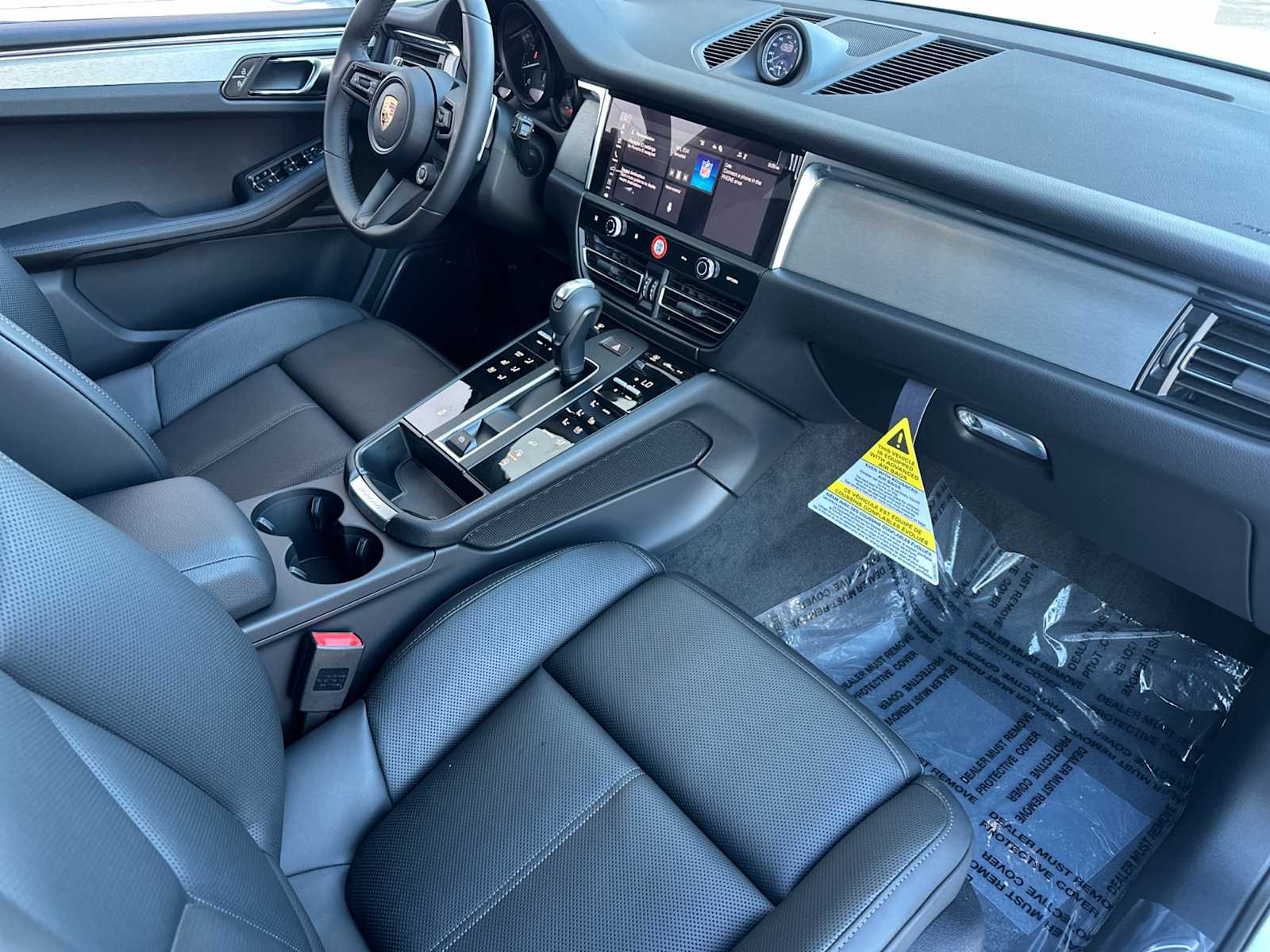 Thumbnail: 2026 Porsche Macan - 17