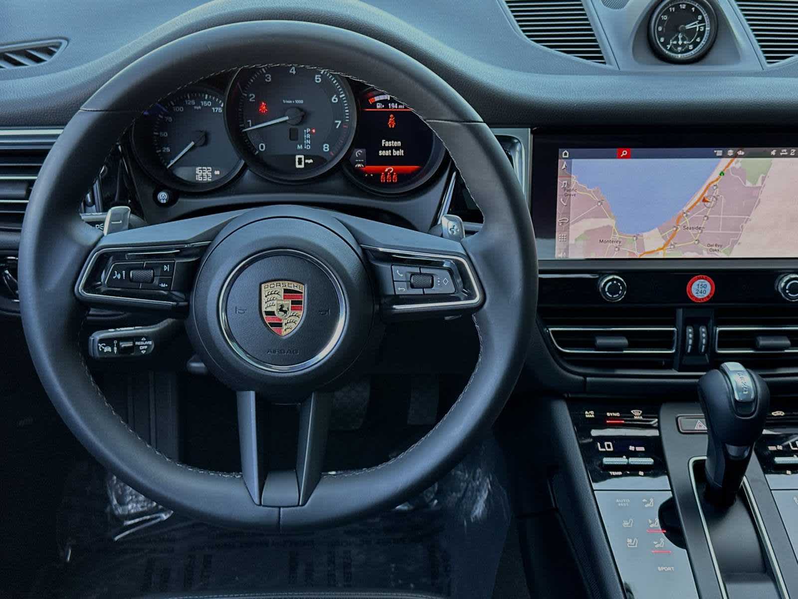 2024 Porsche Macan  14