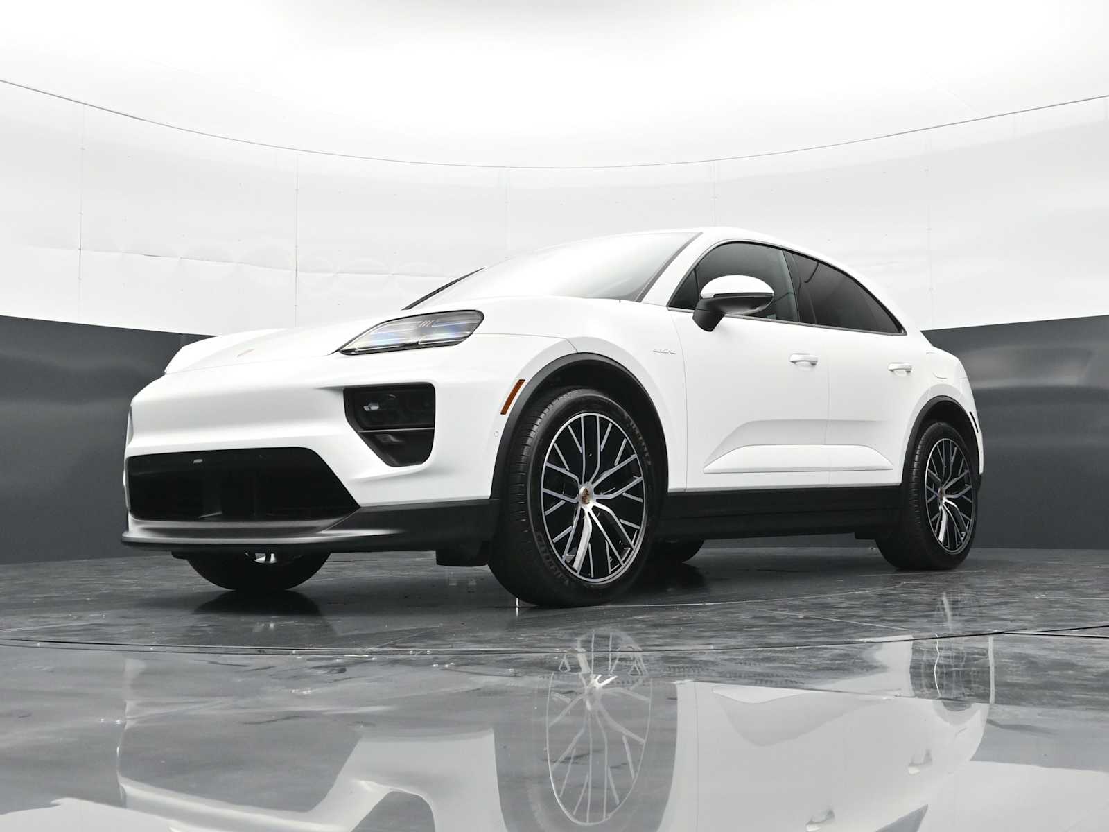 Thumbnail: 2025 Porsche Macan - 37
