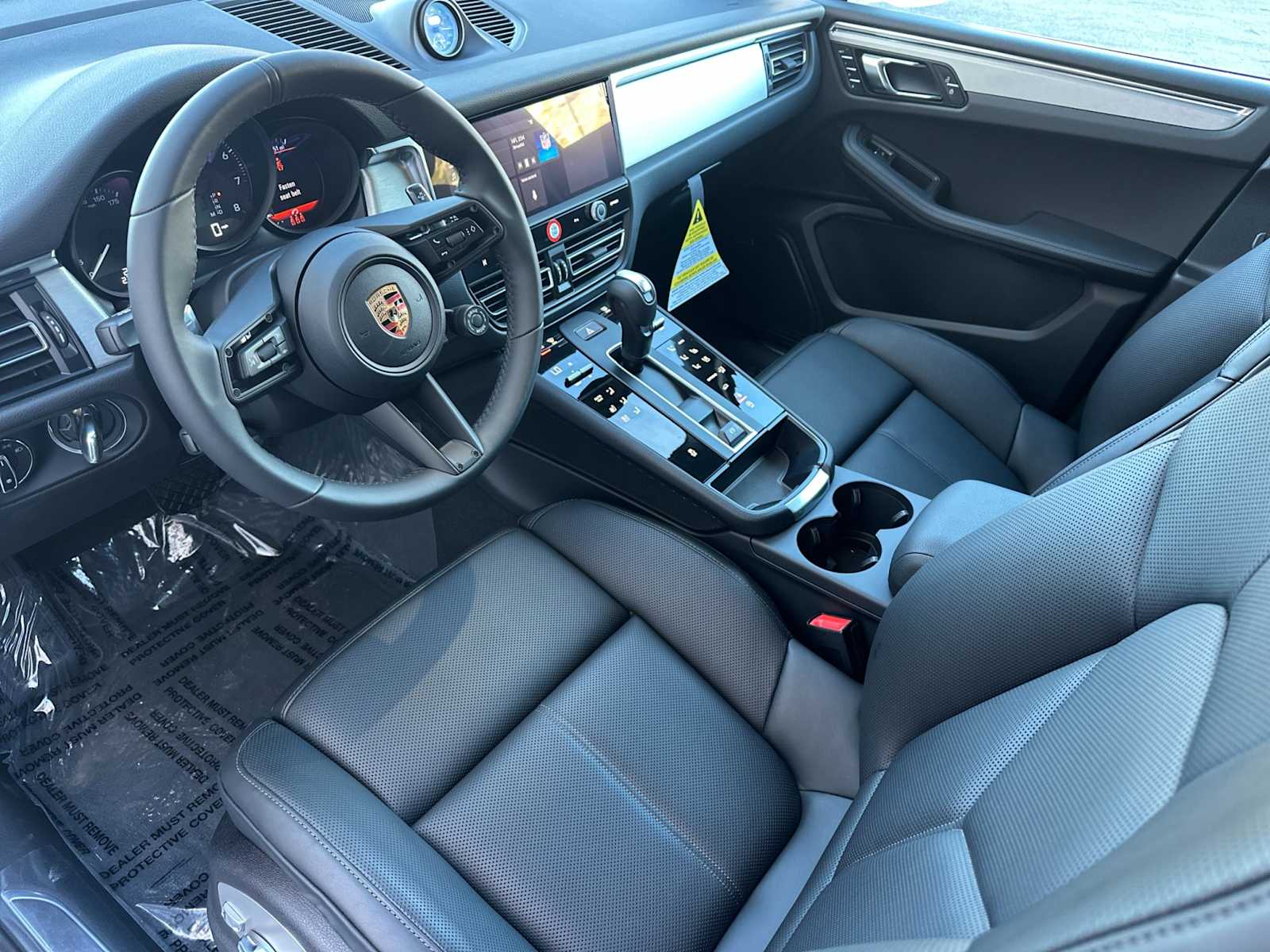 Thumbnail: 2026 Porsche Macan - 4