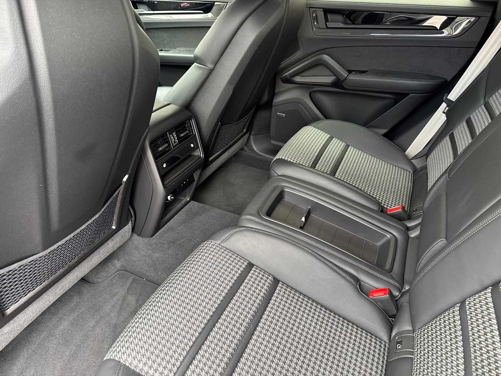 Thumbnail: 2025 Porsche  - 14