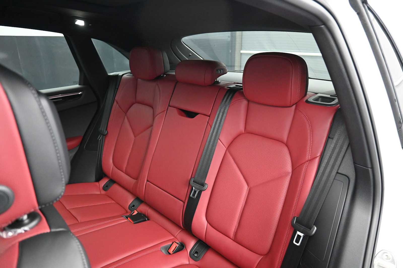 Thumbnail: 2026 Porsche Macan - 18