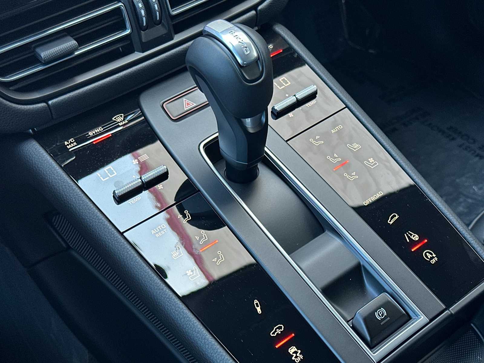 Thumbnail: 2025 Porsche Macan - 22