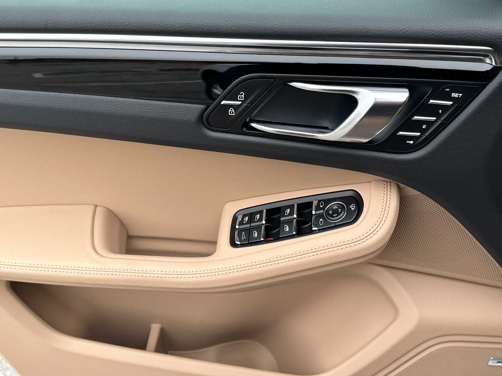 Thumbnail: 2025 Porsche Macan - 12
