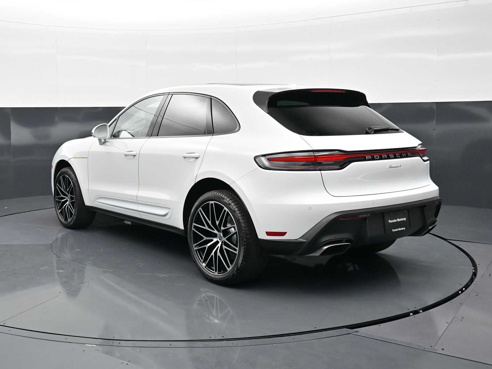 Thumbnail: 2026 Porsche Macan - 3