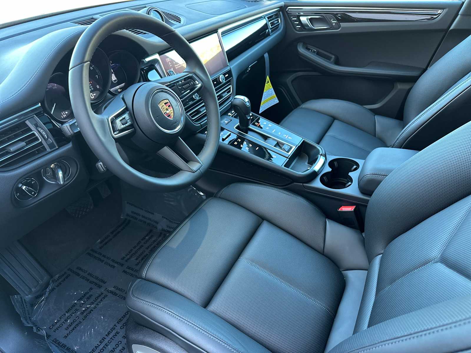 Thumbnail: 2026 Porsche Macan - 4