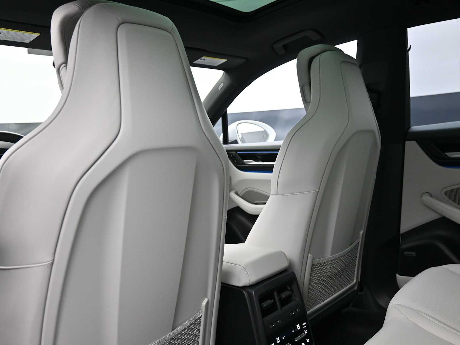 Thumbnail: 2025 Porsche Macan - 19