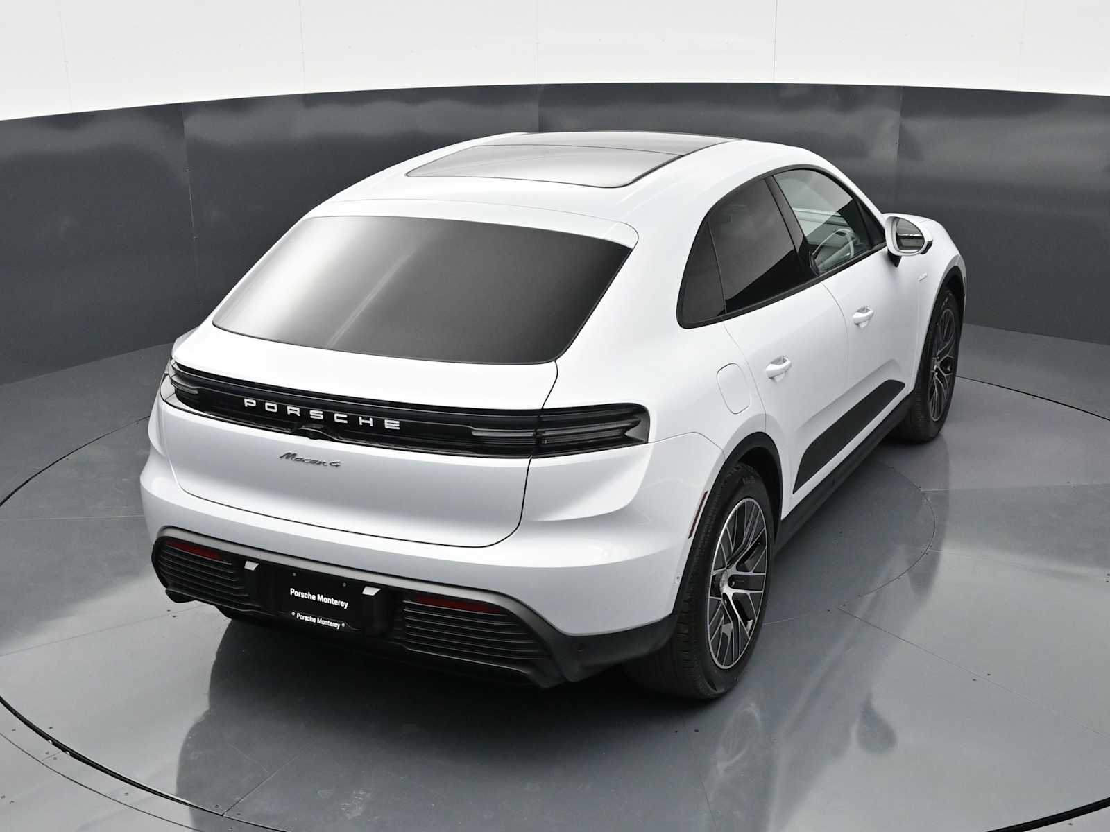 Thumbnail: 2026 Porsche Macan - 39