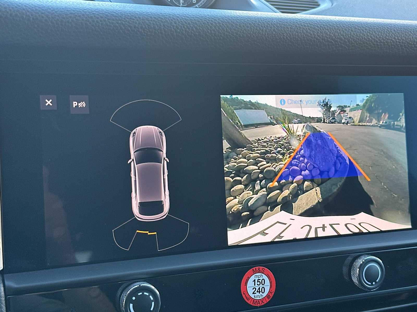 Thumbnail: 2025 Porsche Macan - 21