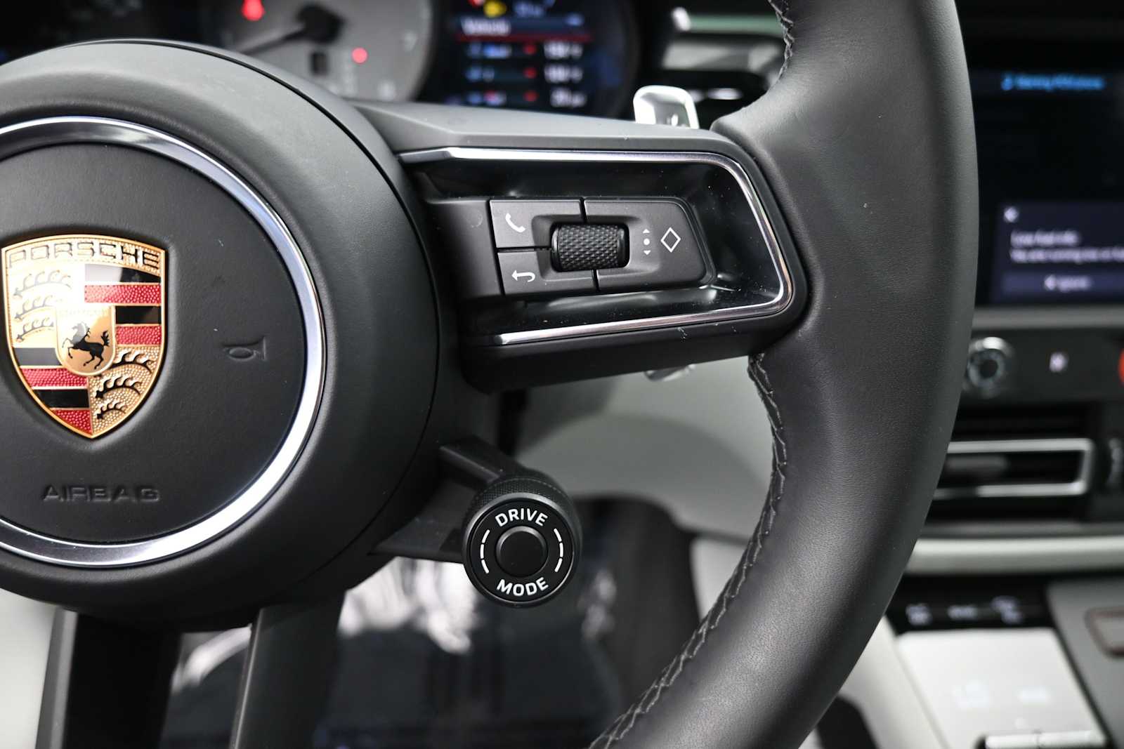 Thumbnail: 2026 Porsche Macan - 11