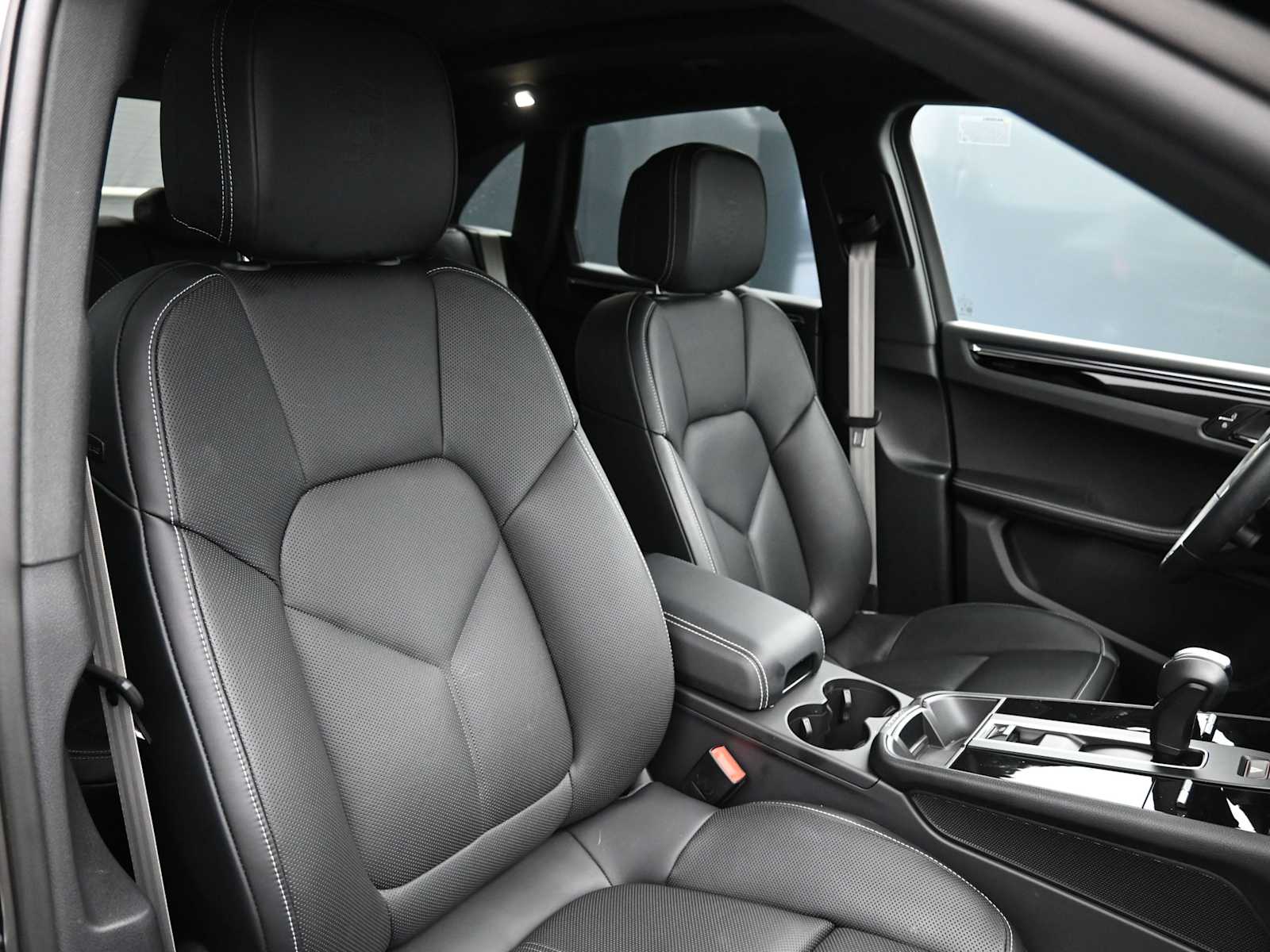 Thumbnail: 2025 Porsche Macan - 23