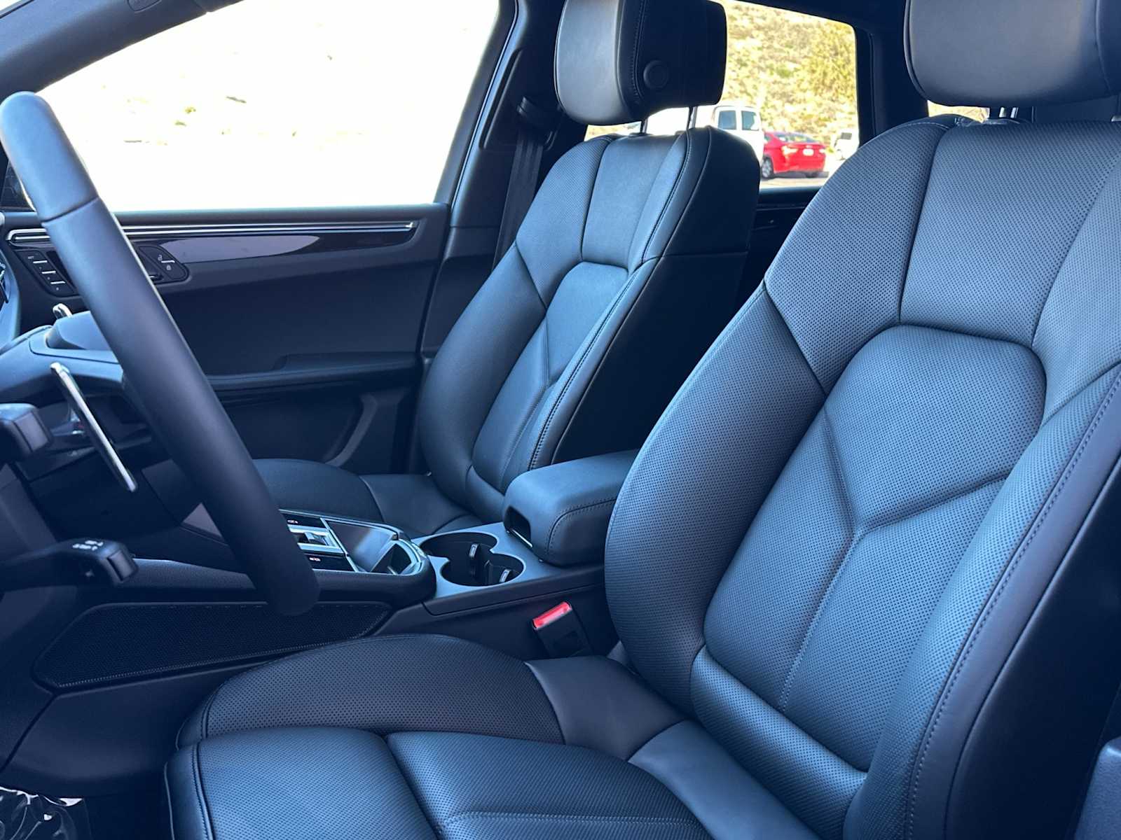 Thumbnail: 2026 Porsche Macan - 5