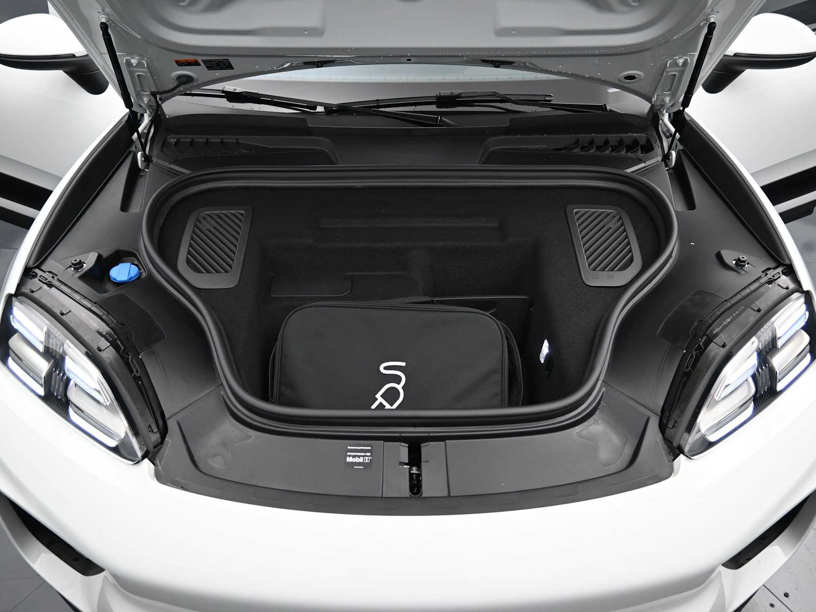 Thumbnail: 2025 Porsche Macan - 26