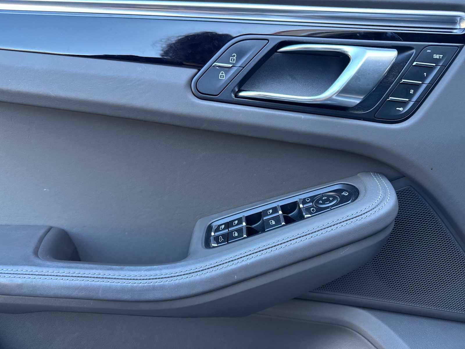 Thumbnail: 2023 Porsche Macan - 12