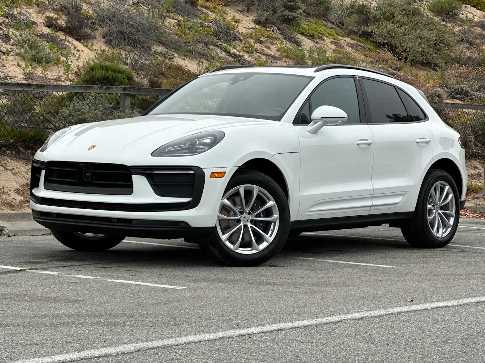 Thumbnail: 2025 Porsche Macan - 1