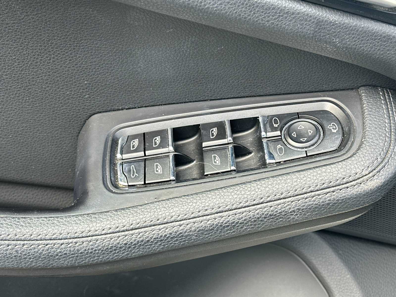 Thumbnail: 2022 Porsche Macan - 12