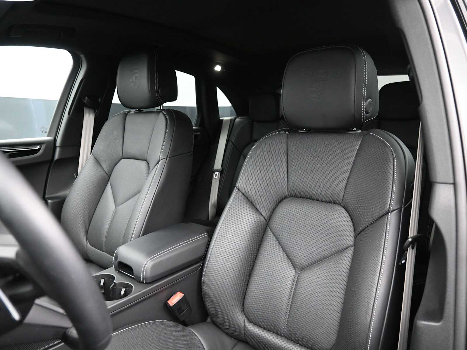 Thumbnail: 2025 Porsche Macan - 5