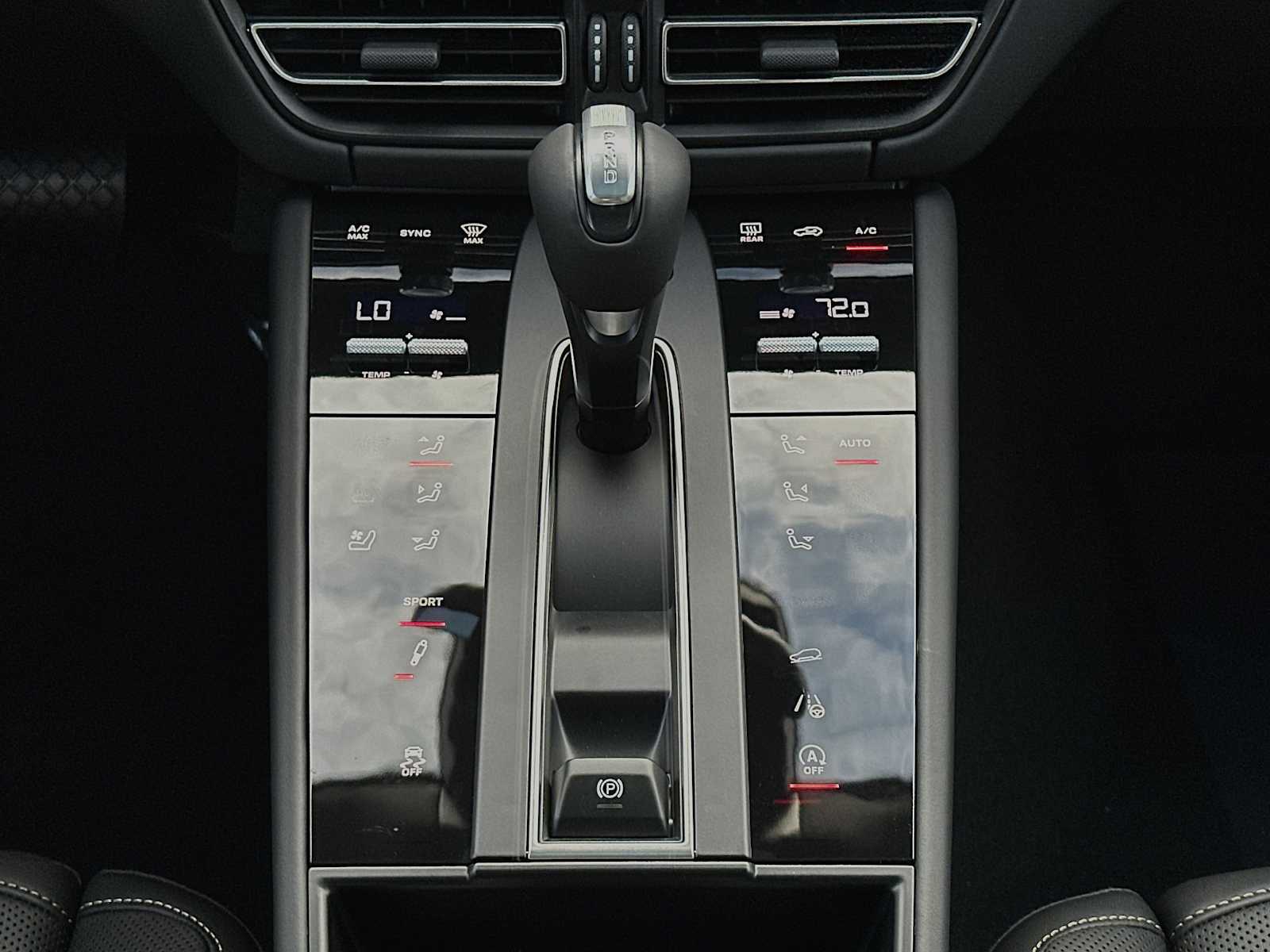 Thumbnail: 2024 Porsche Macan - 22