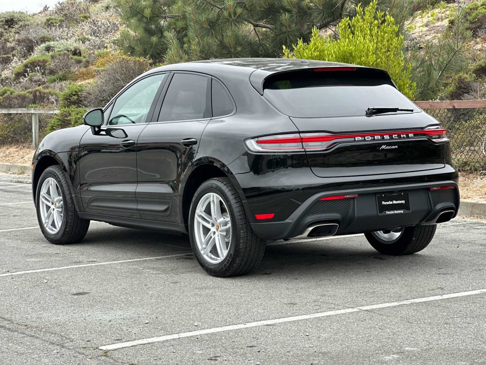 Thumbnail: 2025 Porsche Macan - 3