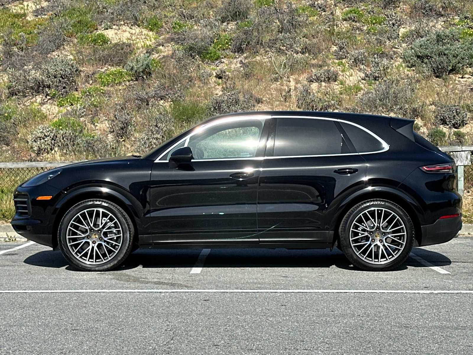 2021 Porsche Cayenne photo 2