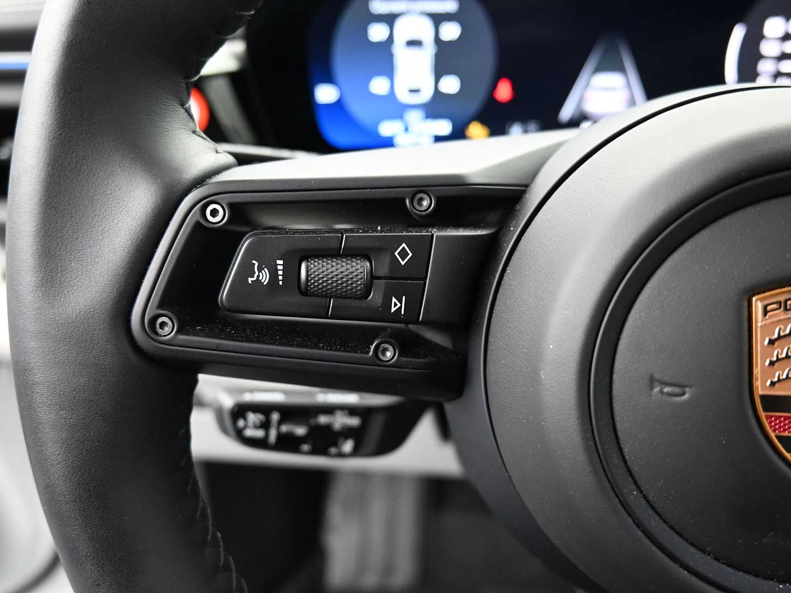 Thumbnail: 2025 Porsche Macan - 11