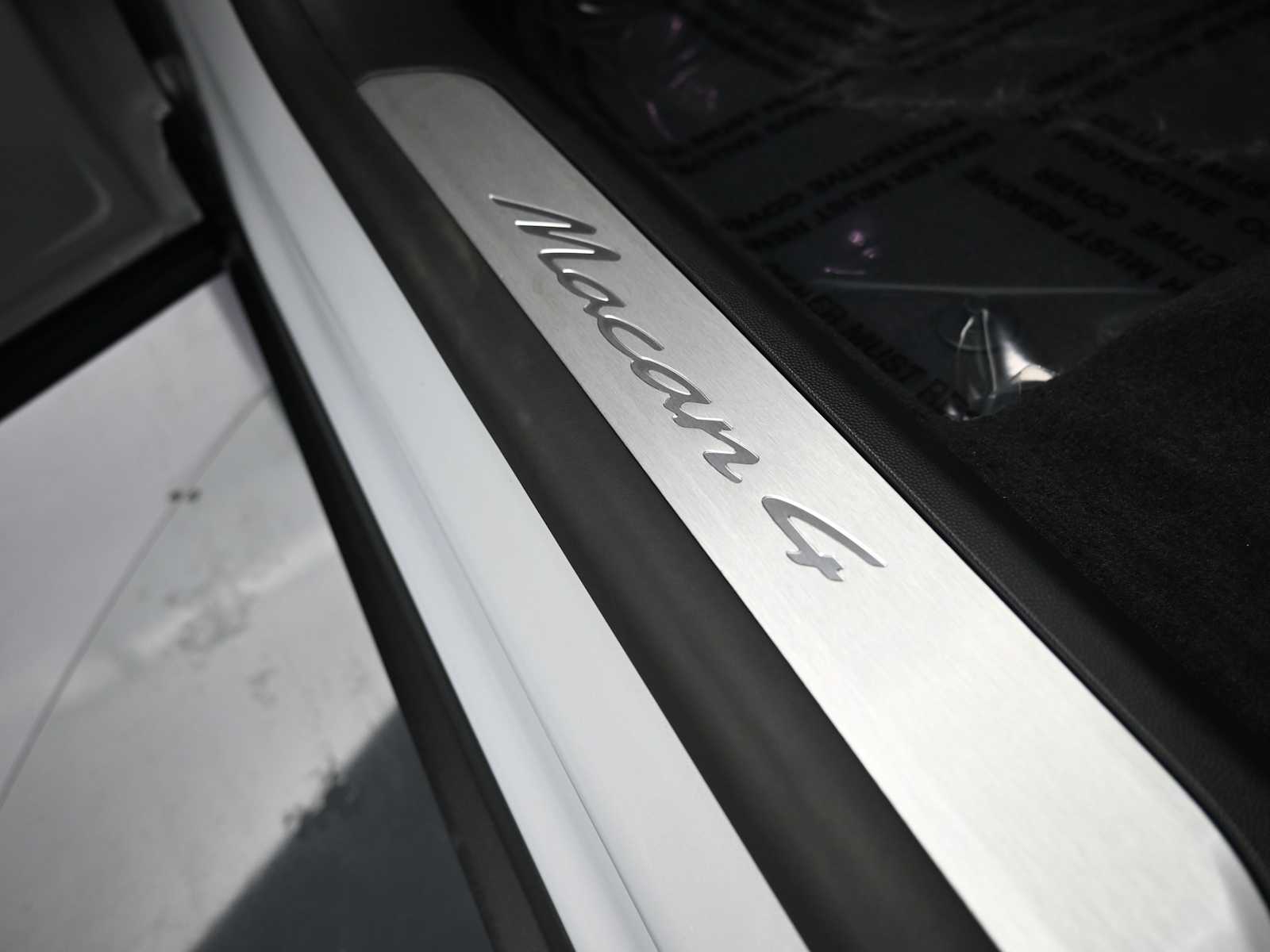 Thumbnail: 2026 Porsche Macan - 19