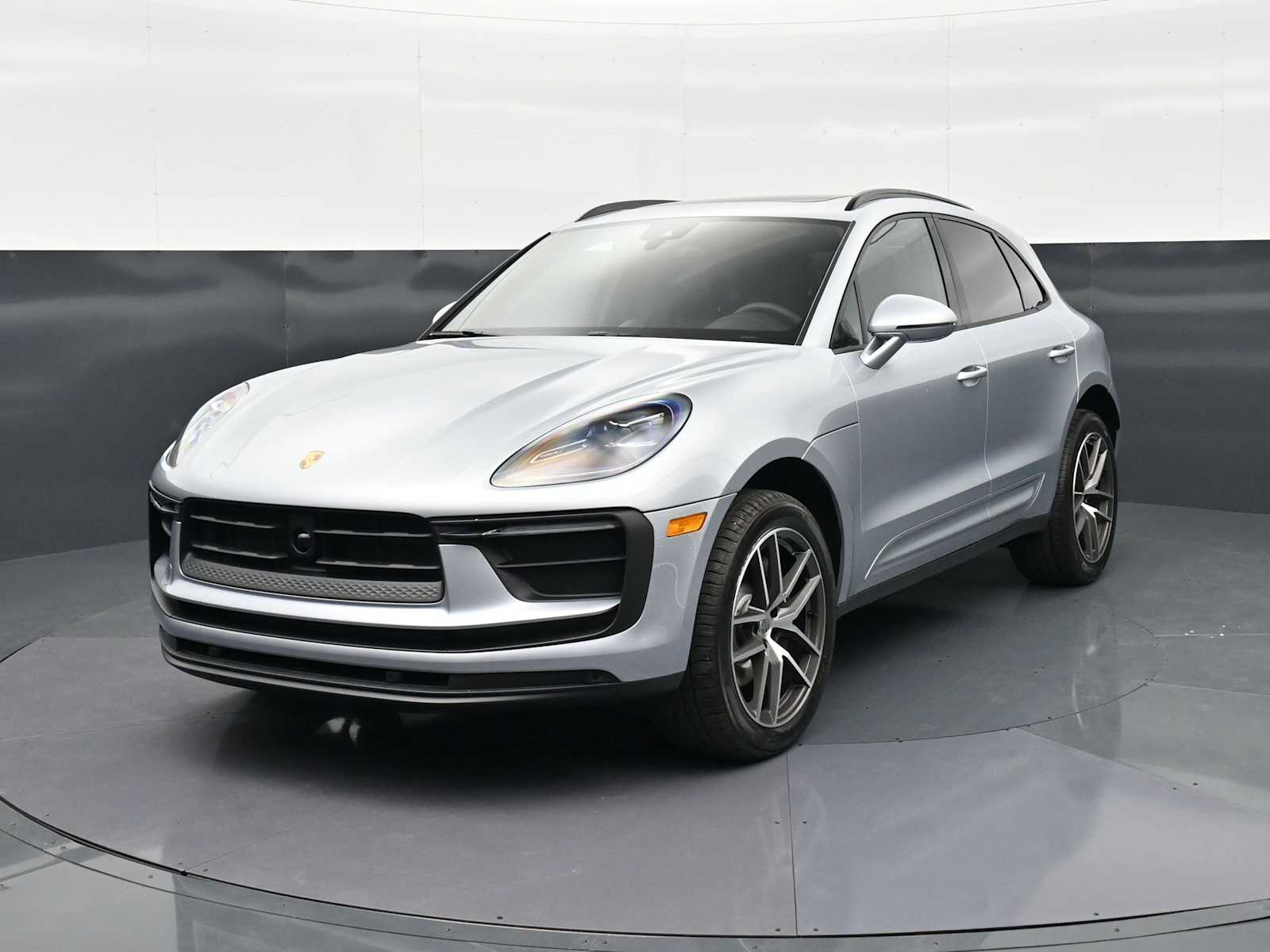 Thumbnail: 2026 Porsche Macan - 1