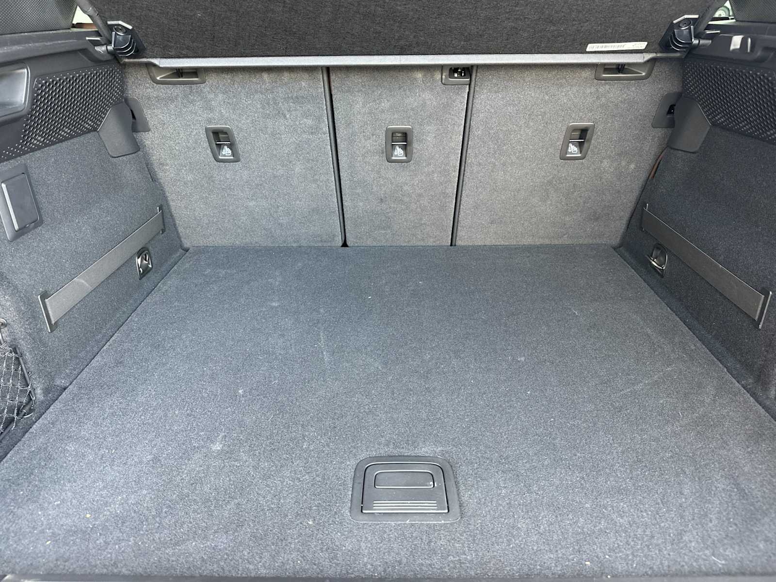 Thumbnail: 2025 Porsche Macan - 16