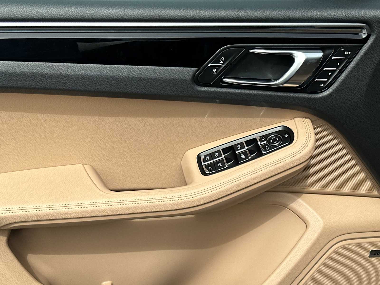 Thumbnail: 2026 Porsche Macan - 12