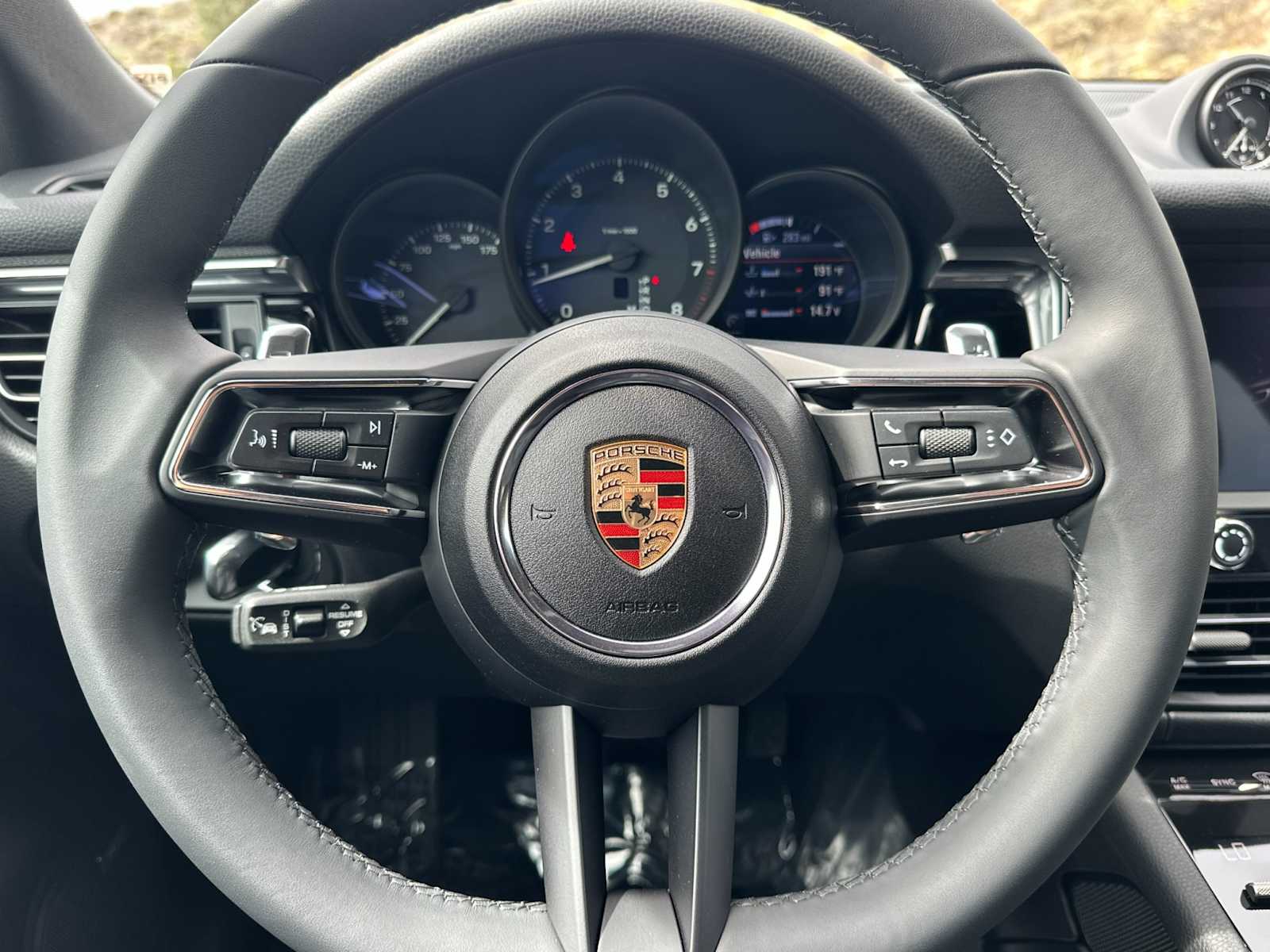 Thumbnail: 2025 Porsche Macan - 24