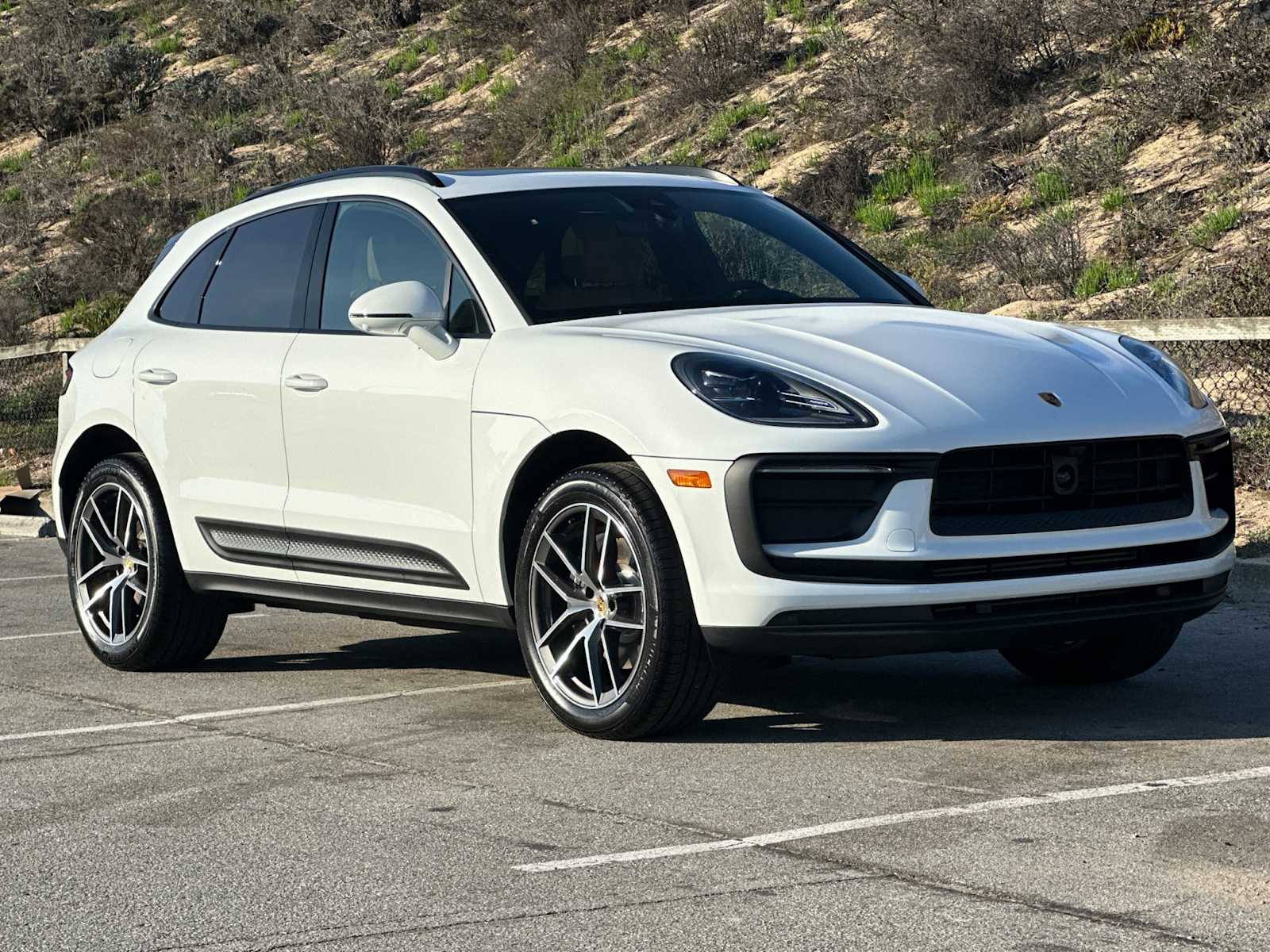 Thumbnail: 2026 Porsche Macan - 10