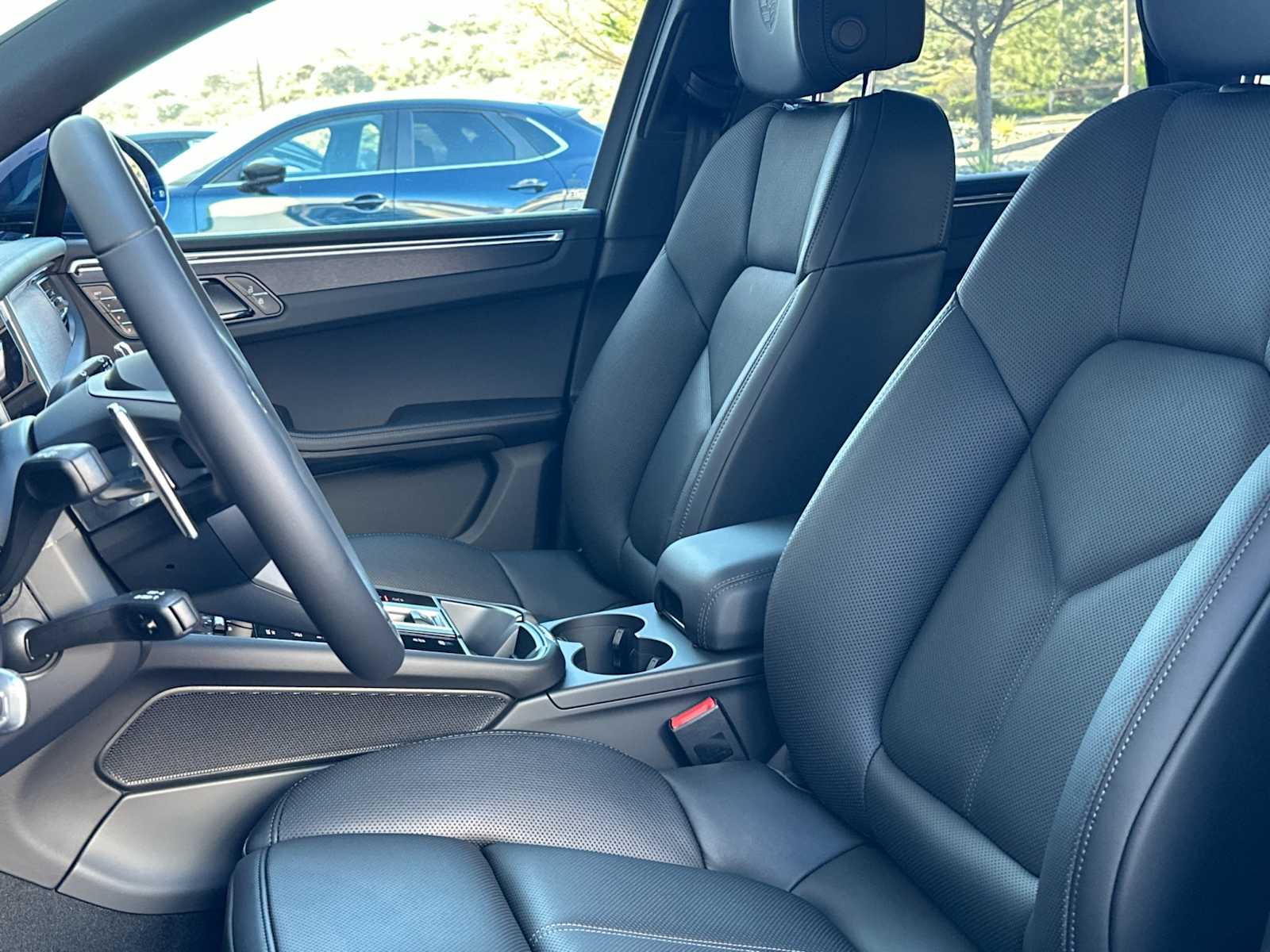 Thumbnail: 2026 Porsche Macan - 5