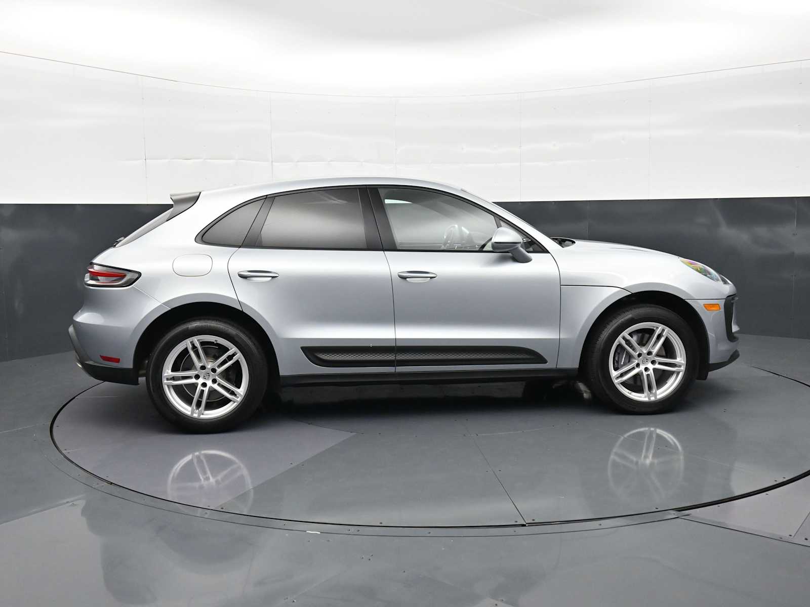2025 Porsche Macan Base - Photo 25