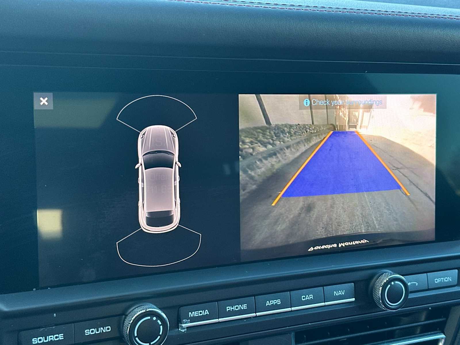 Thumbnail: 2021 Porsche Macan - 21