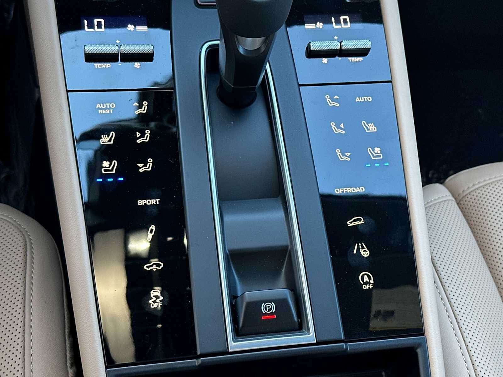 Thumbnail: 2026 Porsche Macan - 22