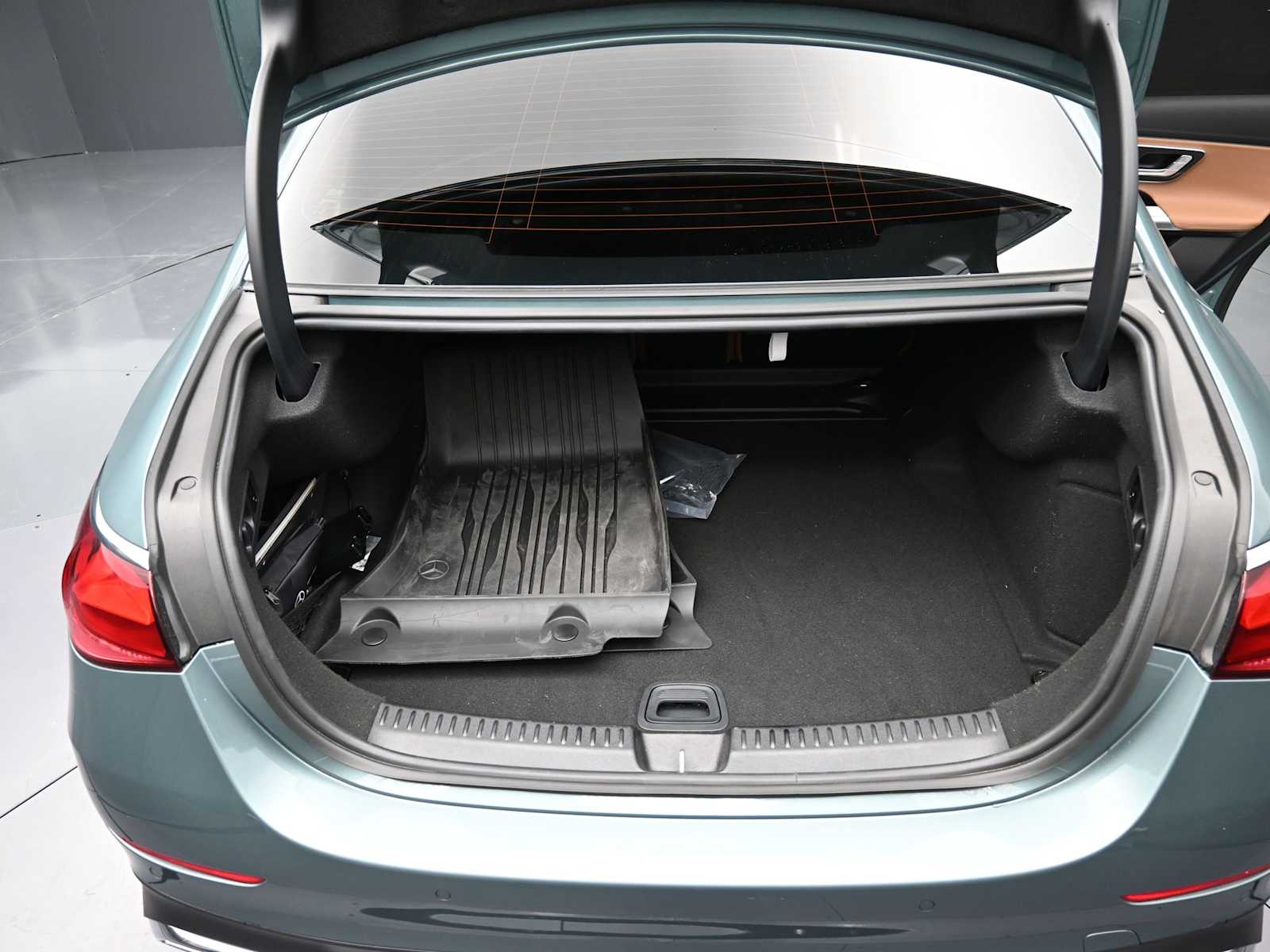 Thumbnail: 2025 Mercedes-Benz E-Class - 20