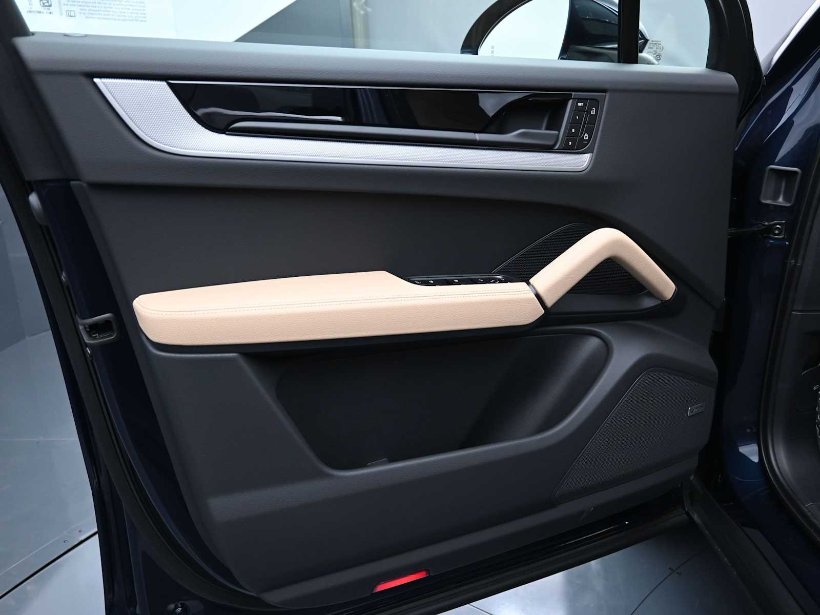 Thumbnail: 2026 Porsche Cayenne - 6