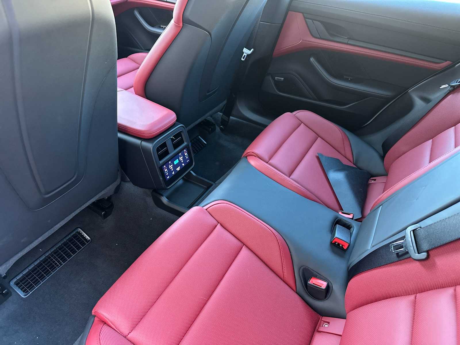 Thumbnail: 2024 Porsche Taycan - 14