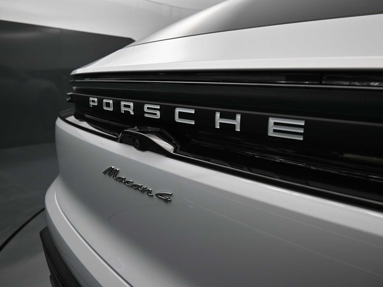 Thumbnail: 2026 Porsche Macan - 30