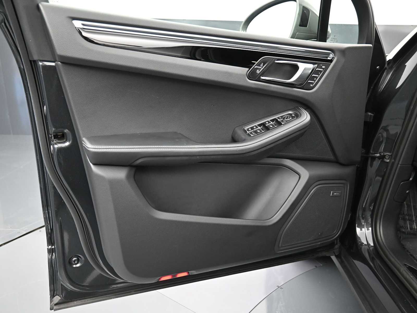 Thumbnail: 2025 Porsche Macan - 11