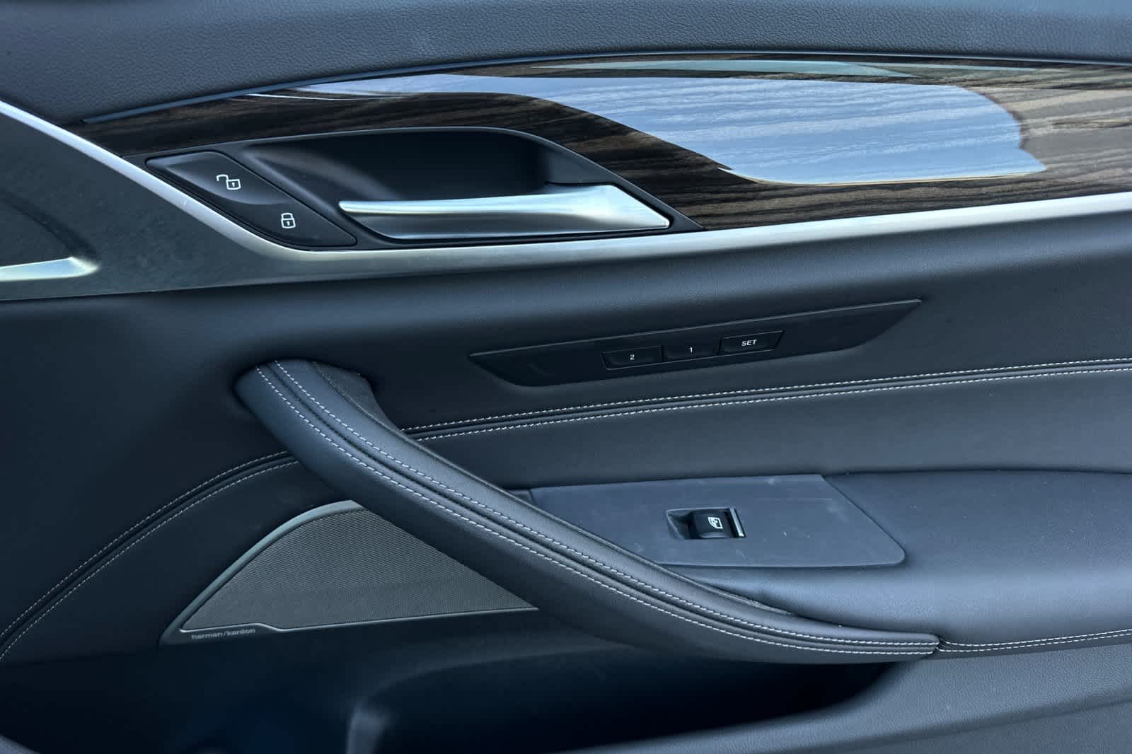 Thumbnail: 2022 BMW 5 Series - 18