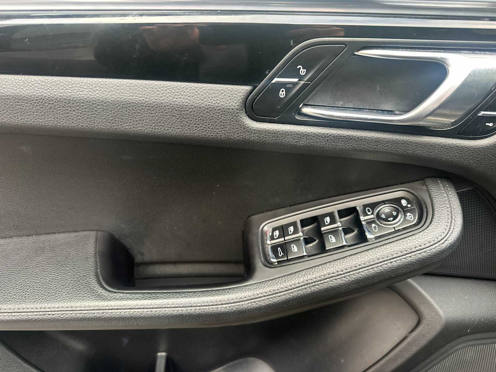 Thumbnail: 2018 Porsche Macan - 12